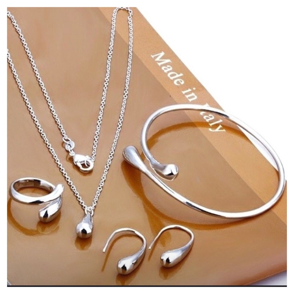 Amazing Silver Jewelry Set (4 pc set)